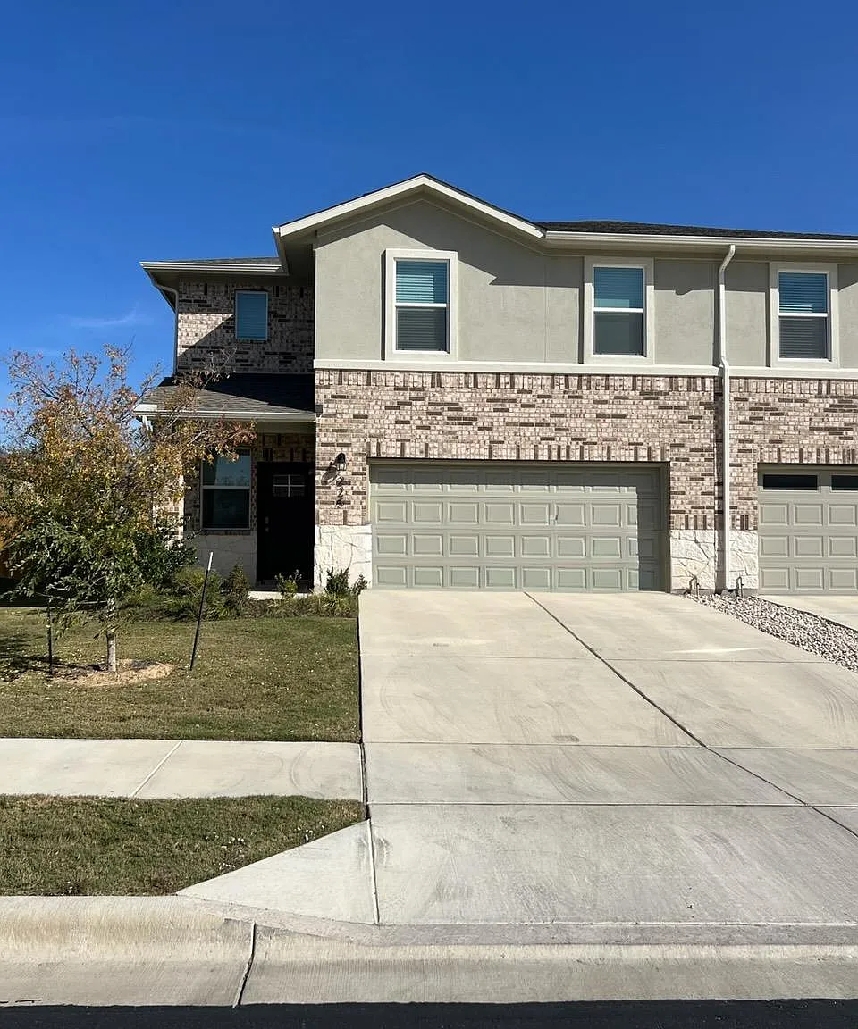 3 bed, 2.5 bath, 1914 sqft, $1,950 — Photo 1