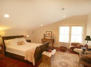 220 E Waldburg UNIT B, Savannah, GA 31401