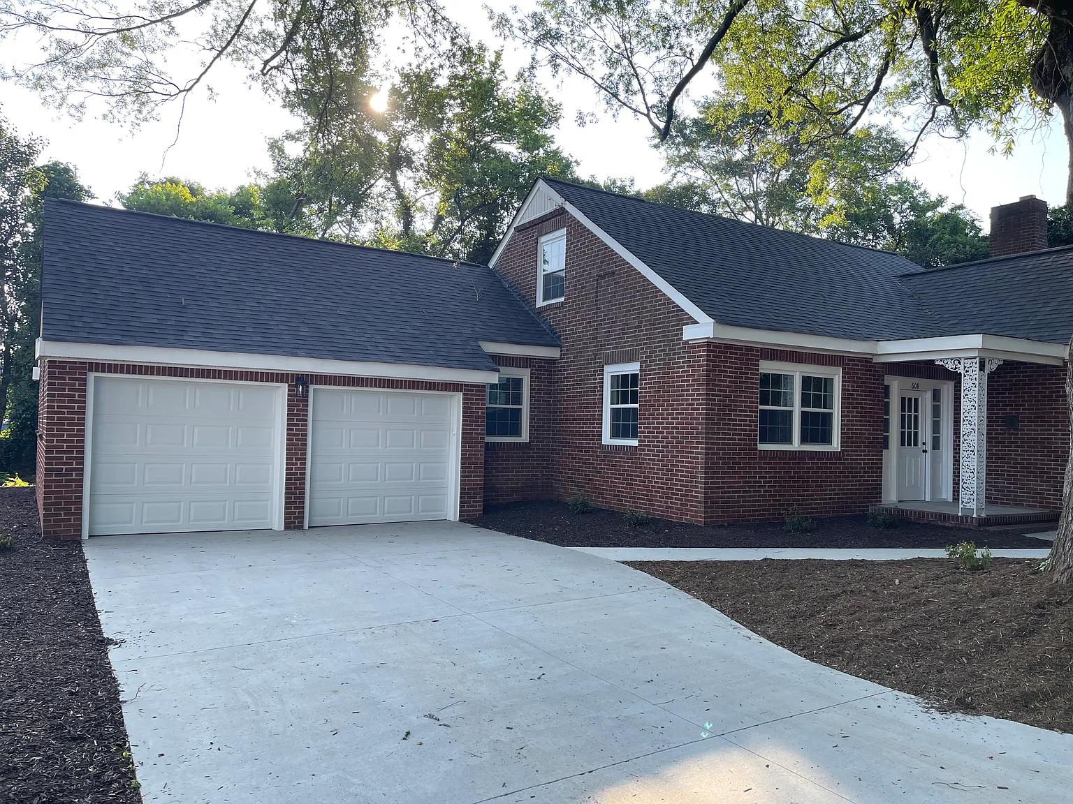 3 bed, 2200 sqft, $2,550 — Photo 3