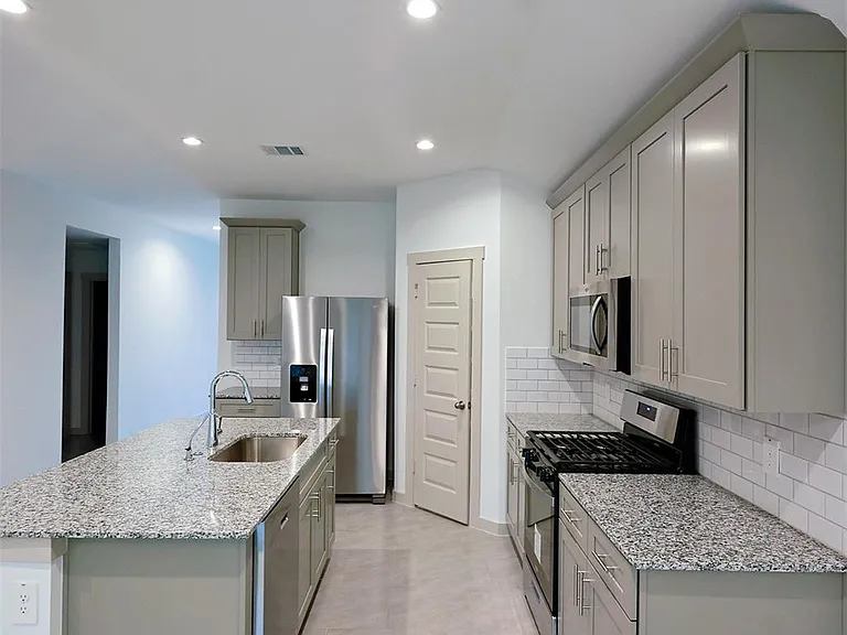 5034 Pine Haven Ln — Photo 6