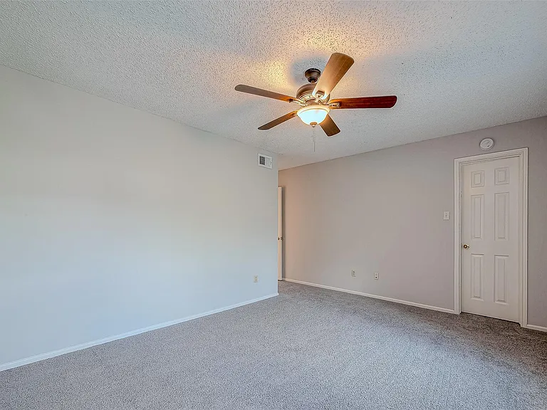 432 N Post Oak Ln — Photo 21