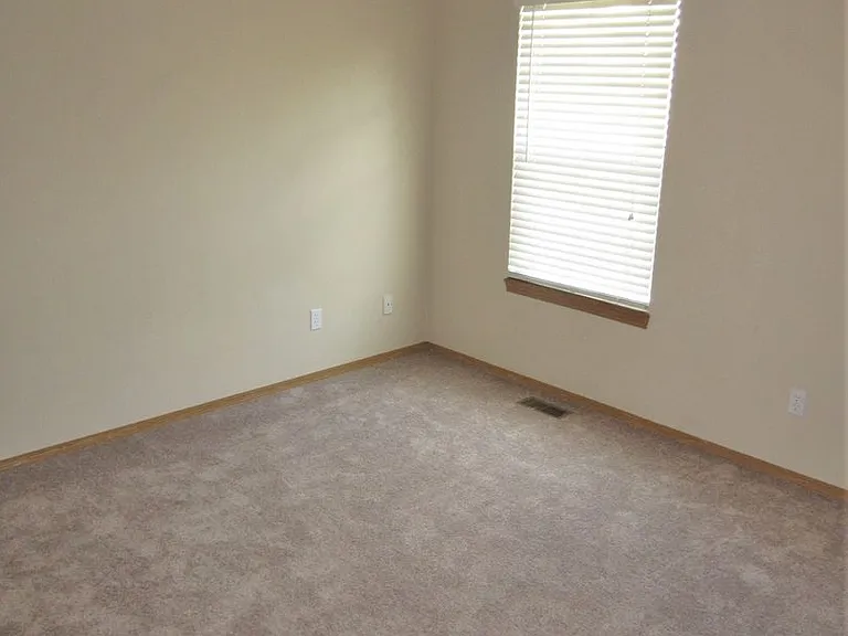 2528 Blazek Loop — Photo 7