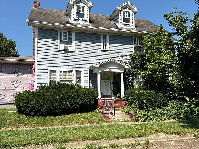 801 Grafton Ave — Photo 1