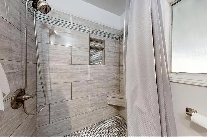 608 Charter St — Photo 11