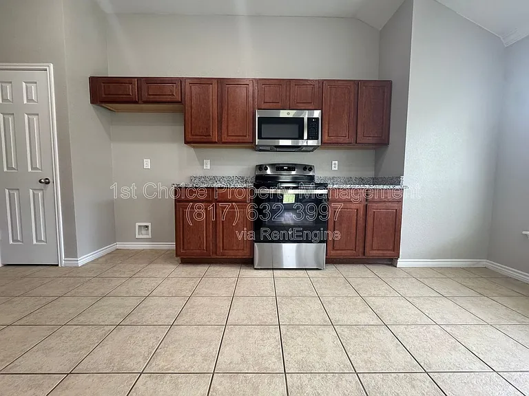 924 Marist Dr — Photo 7