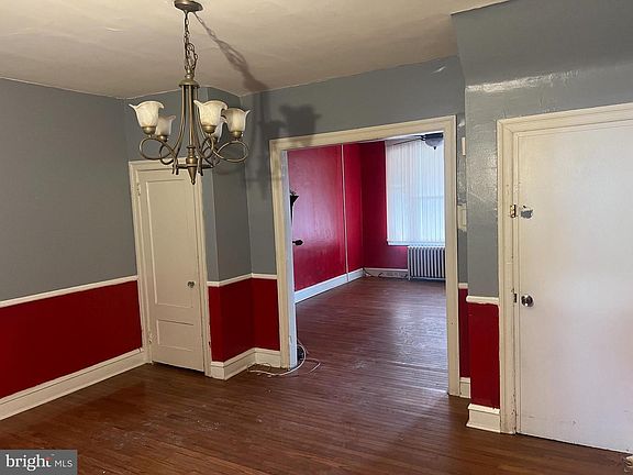 3rd image of 6925 Forrest Ave