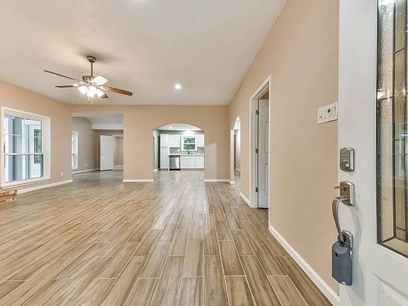 4th image of 605 Kings Ct