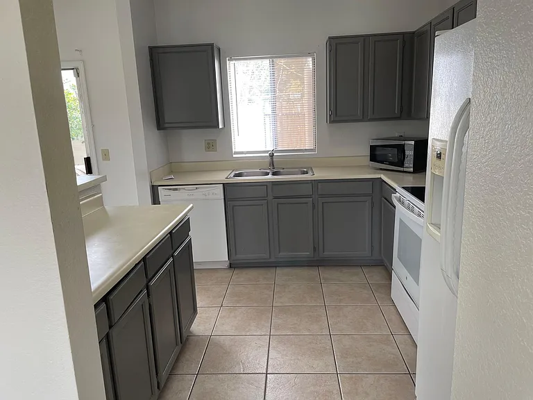 1601 N Saba St #281 — Photo 5