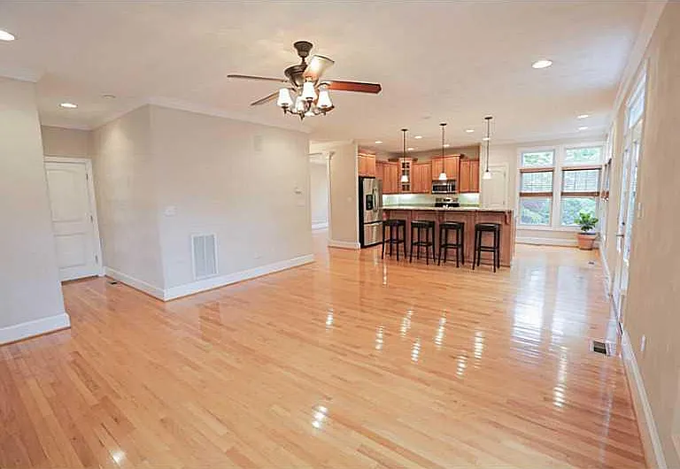 1325 Buckingham Ave — Photo 7