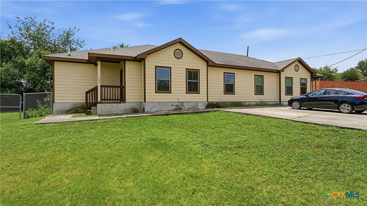 3 bed, 2.0 bath, 1100 sqft, $1,395 — Photo 2