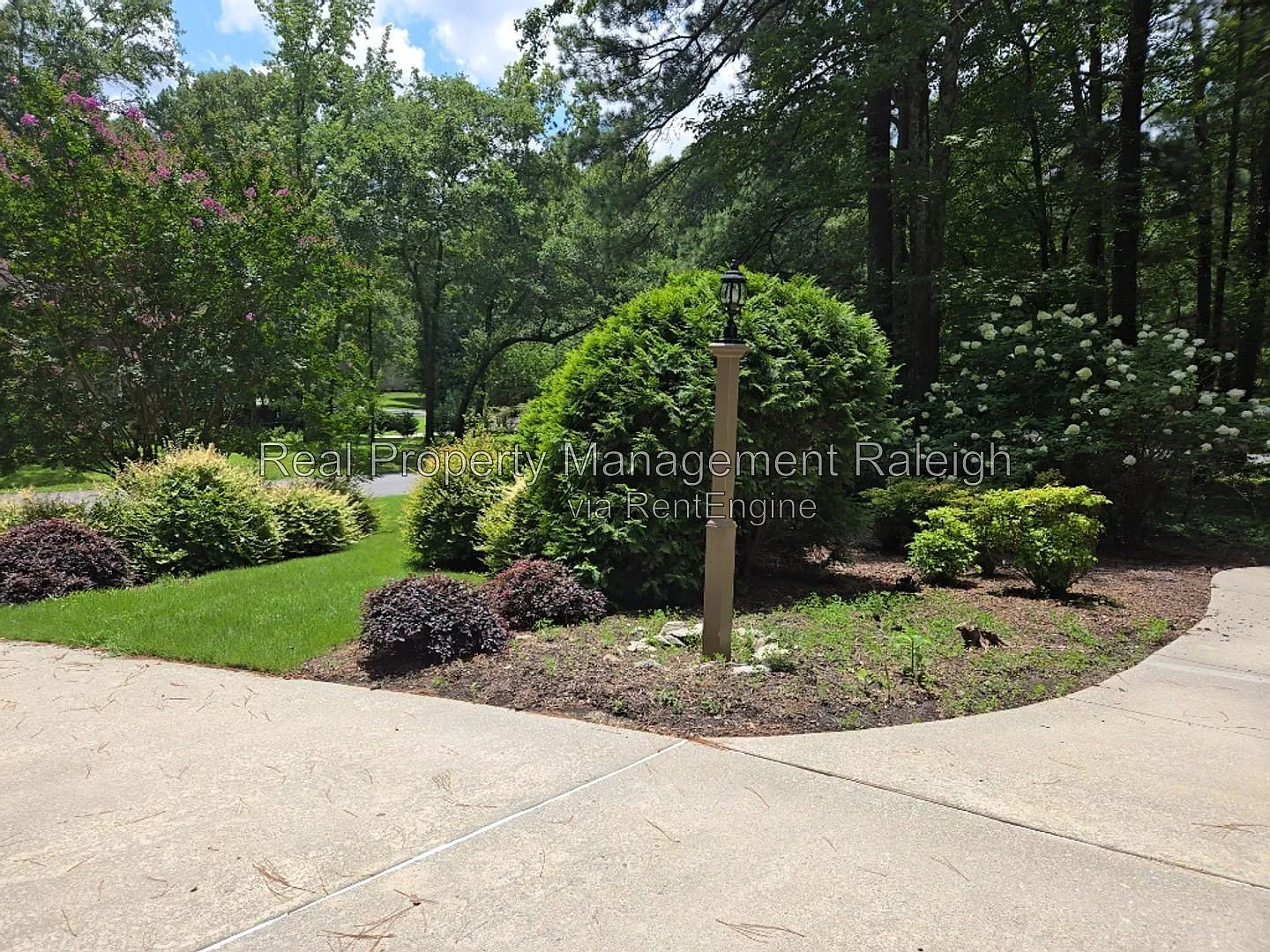 4 bed, 2.5 bath, 2712 sqft, $3,100 — Photo 2