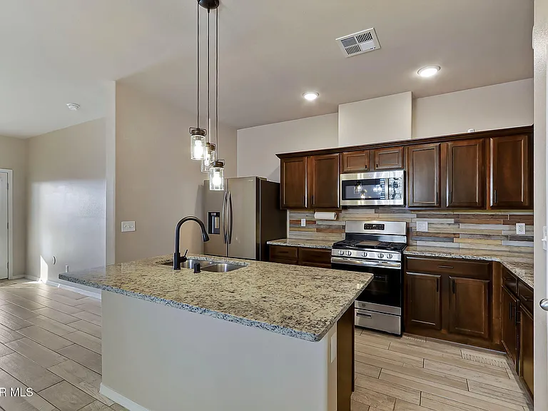 3921 Desert Dunes Dr — Photo 16