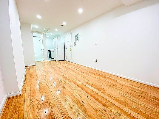 1st image of 413 E 9th St APT G1
