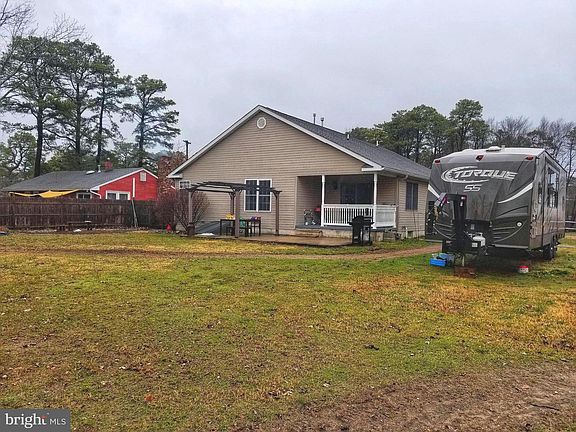 2nd image of 210 Cherokee Dr