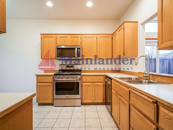 5th image of 445 SE 71st Pl