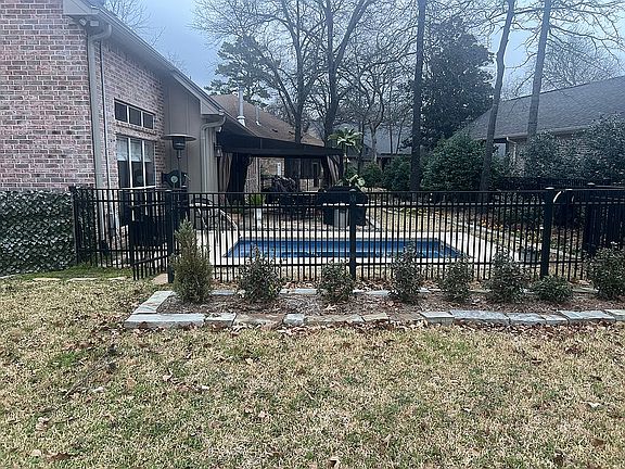 2nd image of 102 Dogwood Lakes Cir