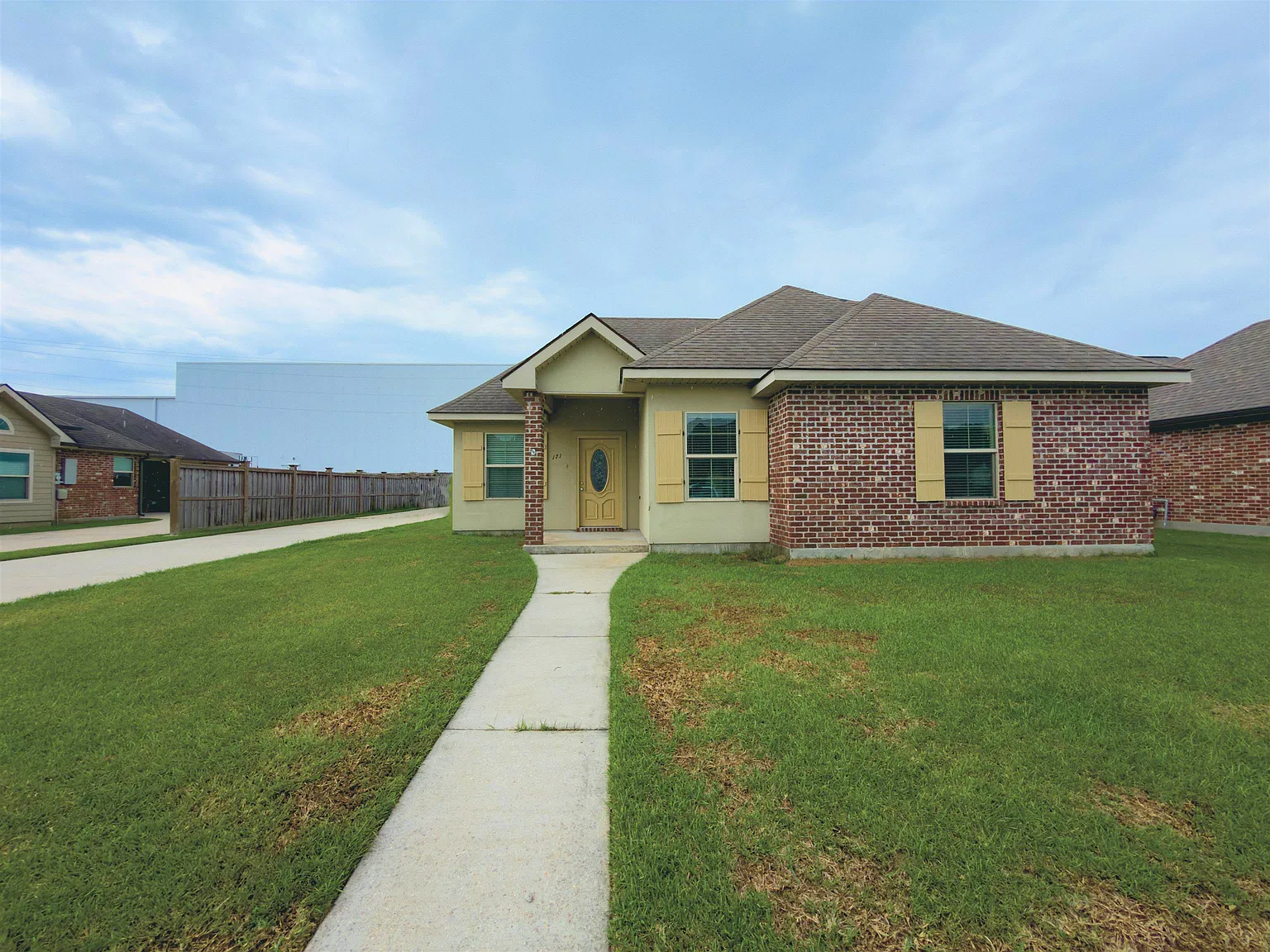 3 bed, 1575 sqft, $1,900 — Photo 1