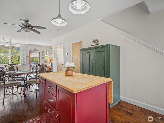 4th image of 2684 Donovan Avenue