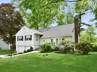 249 Surrey Dr, New Rochelle, NY 10804