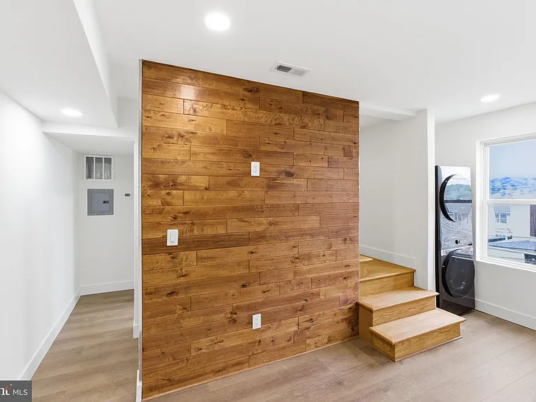 213 Hermitage St — Photo 8