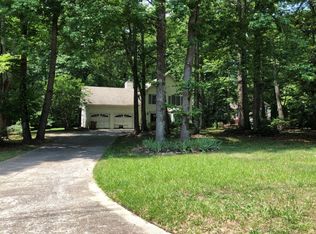 5610 Rolling Oaks Dr, Cumming, GA