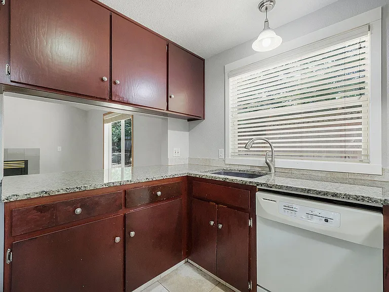 4256 Country Woods Ct — Photo 9