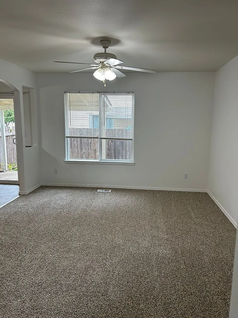 (872) Easy Street House - 3 Bedroom / 2.5 Bathroom — Photo 3