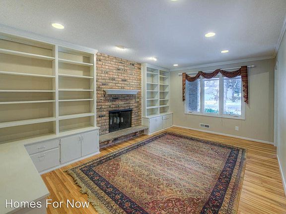 4th image of 805 Thoreau Dr