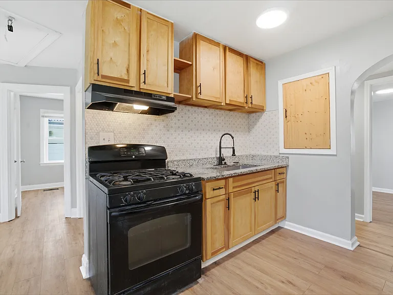 1008 S 45th St — Photo 7