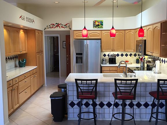 Kitchen breakfast bar