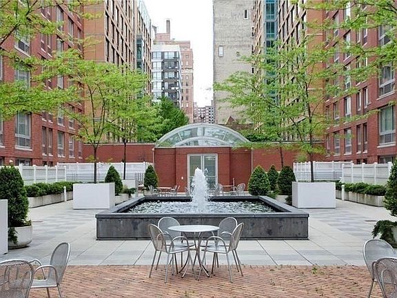 4th image of 555 W 23rd St Ph J