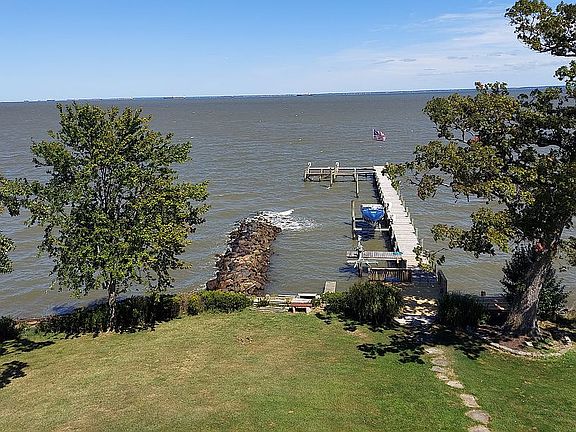 Pier & Breakwater