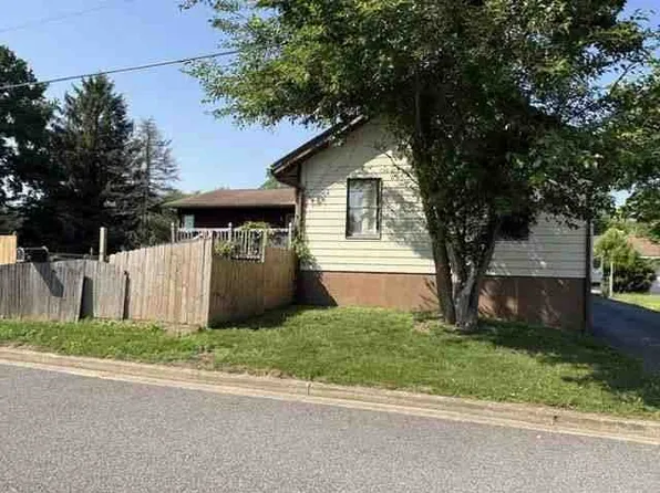 91 Castle Heights Ave, Pennsville, NJ 08070