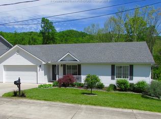 216 Patricia St, Poca, WV 25159