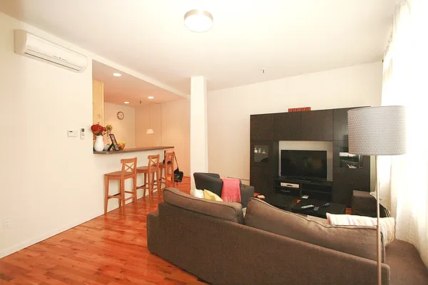 Rented by R New York | media 17