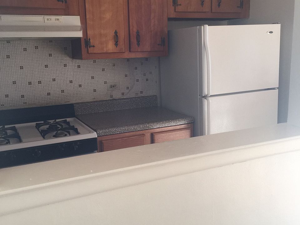 2nd image of 715 E 32nd St APT 2E