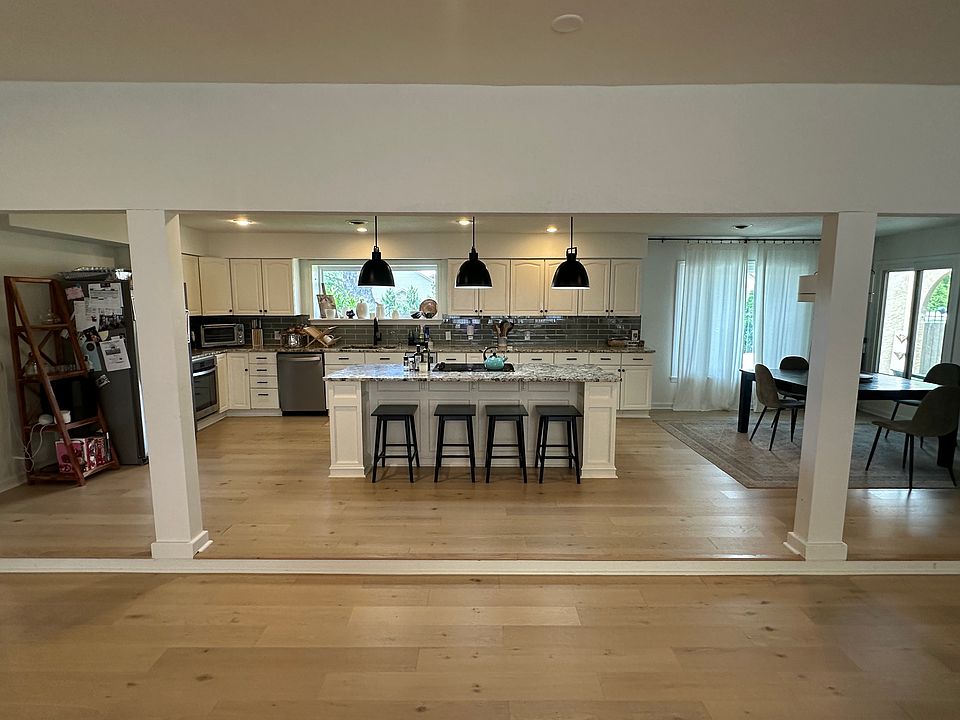 1st image of 1111 SW Parnell Dr