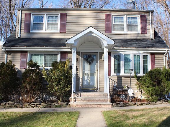 3rd image of 1094 Arlington Ave