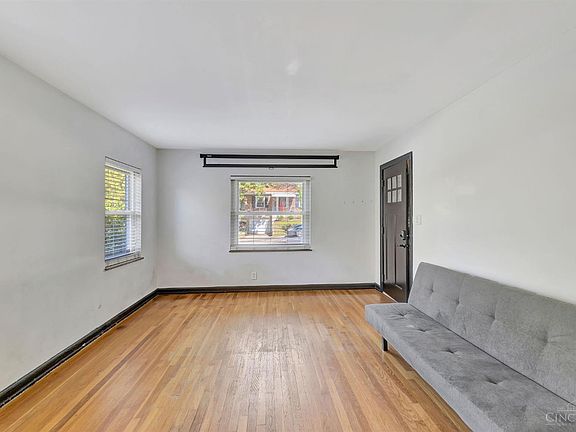 4th image of 6905 Vinewood Ave