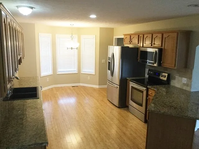 3 bed, 2.5 bath, 2051 sqft, $2,365 — Photo 4