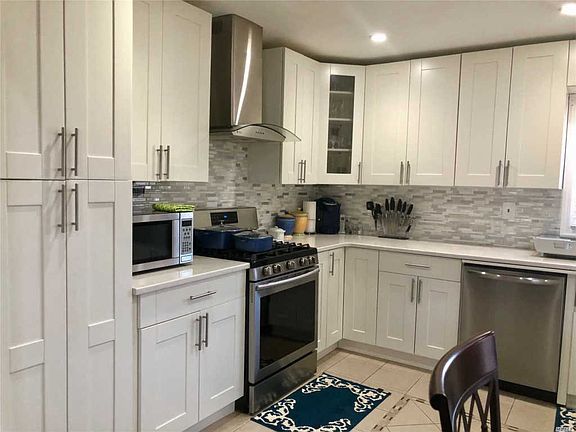 3rd image of 3 Stonington Cir