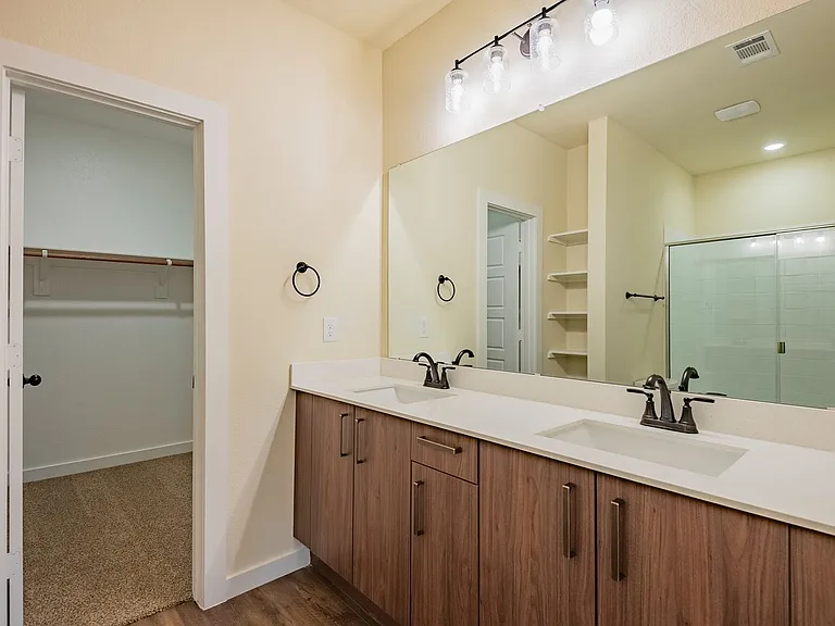 656 Wheatfield Dr — Photo 17