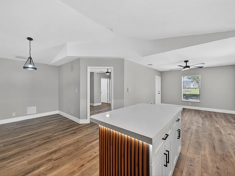 351 NW 8th Ave — Photo 7