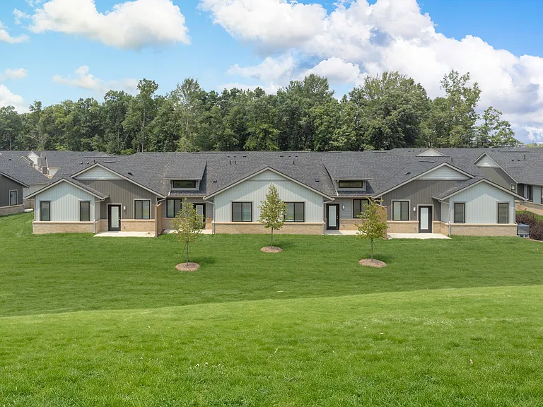 Woodview Commons — Photo 17