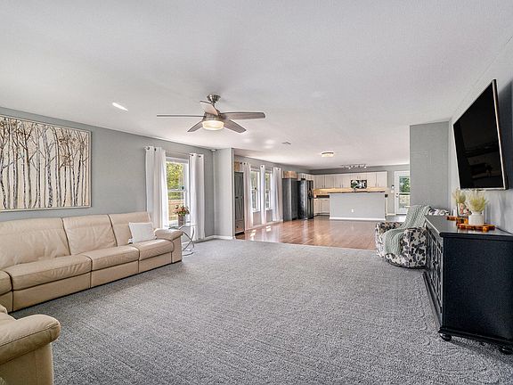 4th image of 3163 Edling Dr