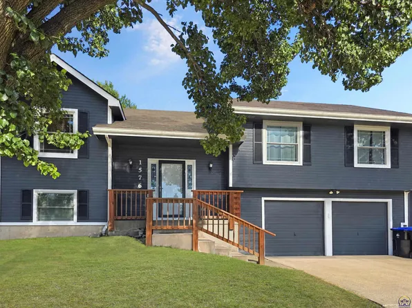1576 SW Cheyenne Hills Rd, Topeka, KS 66604