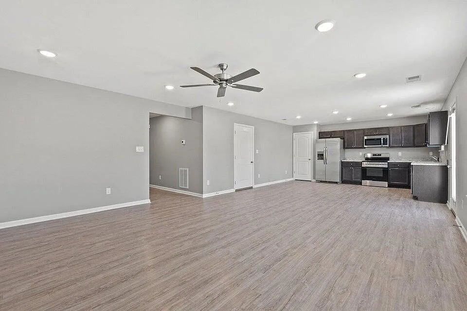 4 bed, 2.5 bath, 1900 sqft, $2,500 — Photo 4