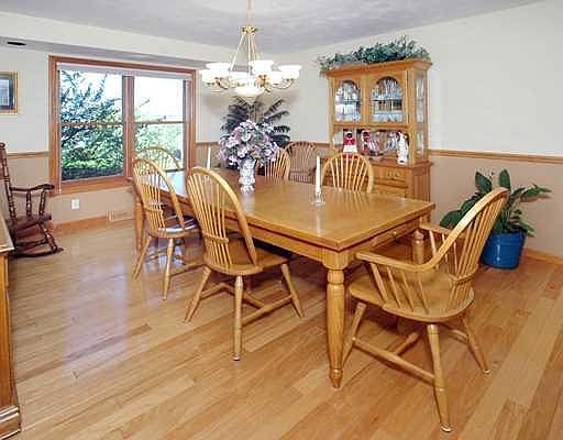 5th image of 9950 Chatham Cres
