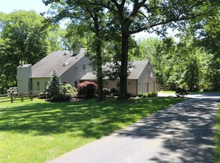 16 Doe Run, Pittstown, NJ 08867