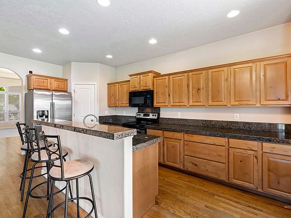 4th image of 4844 N Schubert Ave